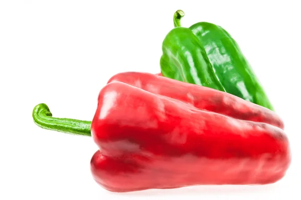 Rijpe rode en groene peper — Stockfoto