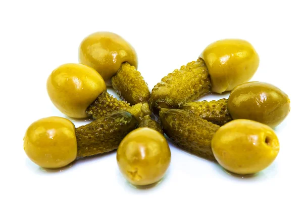 Petits concombres dans les olives — Photo