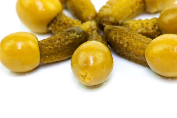Små gurkor i Oliver — Stockfoto