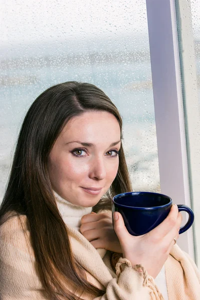 The girl with a cup — Stock Photo, Image