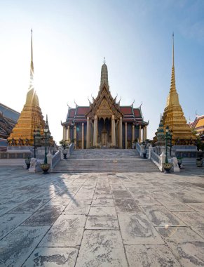 Zümrüt Buddha Tapınağı ve Büyük Saray