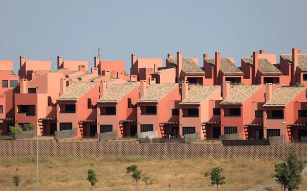 Fila de nuevas casas adosadas modernas en España —  Fotos de Stock