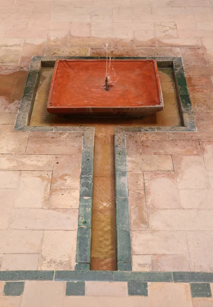 Fontana all'interno di Alcazar moresco, Jerez de la Frontera, Andalusia Spagna — Foto Stock