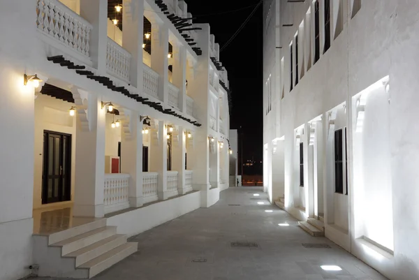 Souq Waqif iluminado por la noche, Doha Qatar — Foto de Stock