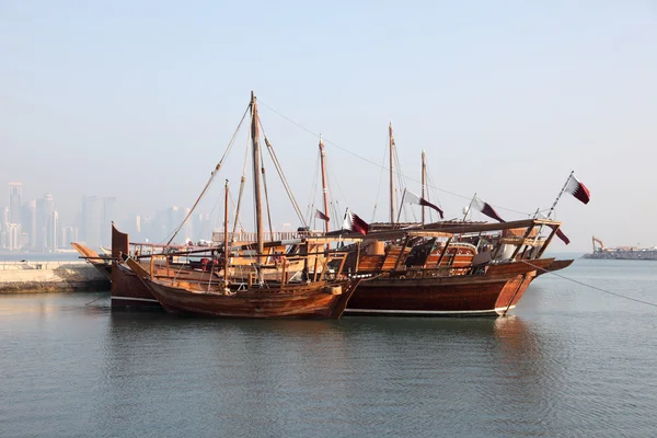 Dhow arabi tradizionali a Doha, Qatar, Medio Oriente — Foto Stock