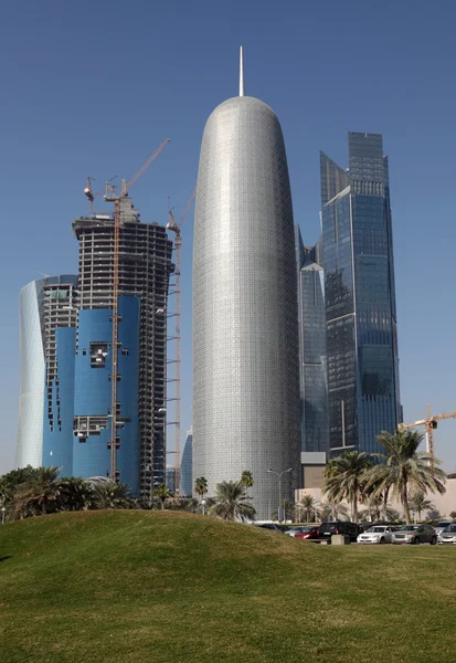 Wolkenkrabber in doha-west bay, de nieuwe downtown district van doha, qatar, medio — Stockfoto