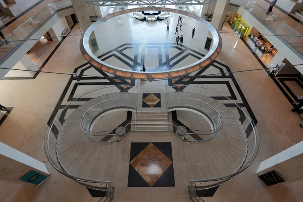 Εσωτερικό του Μουσείου Ισλαμικής Τέχνης στη Ντόχα, Κατάρ — Φωτογραφία Αρχείου