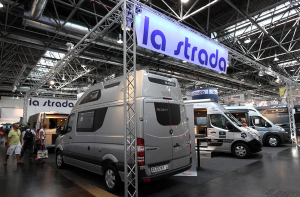 La strada kampeerauto 's — Stockfoto