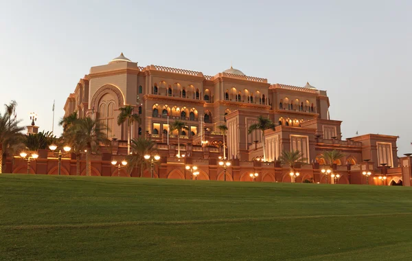 Der Emirates Palace in Abu Dhabi, Vereinigte Arabische Emirate — Stockfoto