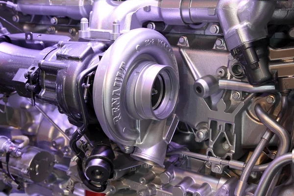 Новый двигатель грузовика Renault — стоковое фото
