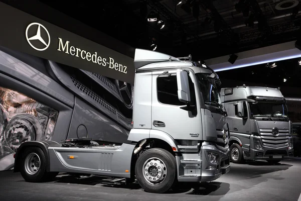 Новий Mercedes-Benz Actros вантажних автомобілів — стокове фото