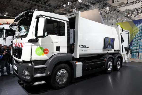 MAN Serial Hybrid Garbage Collection Truck — Stock Photo, Image