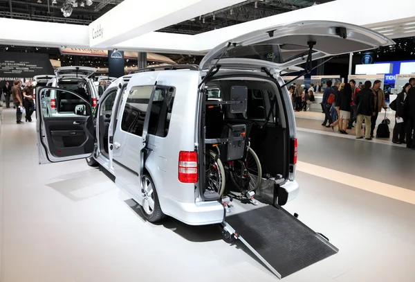 Volkswagen caddy van special edition für Rollstuhlfahrer — Stockfoto