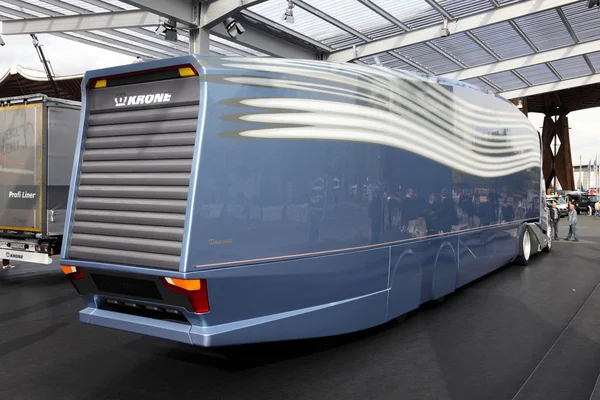 Людина аеродинамічних концепція вантажівка — стокове фото