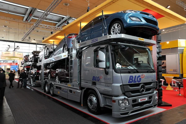 Mercedes benz actros sirio carro transportador —  Fotos de Stock