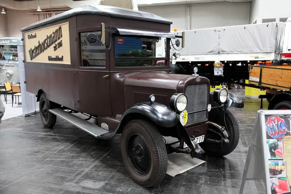 Veterán Opel Van a nemzetközi Motor show — Stock Fotó