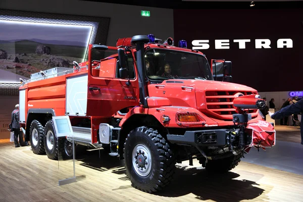 Nieuwe mercedes benz zetros brandweerwagen — Stockfoto