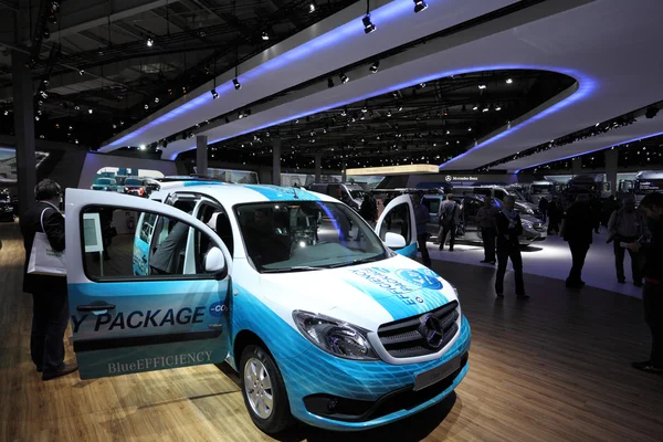 Nowy mercedes benz citan blueefficiency — Zdjęcie stockowe