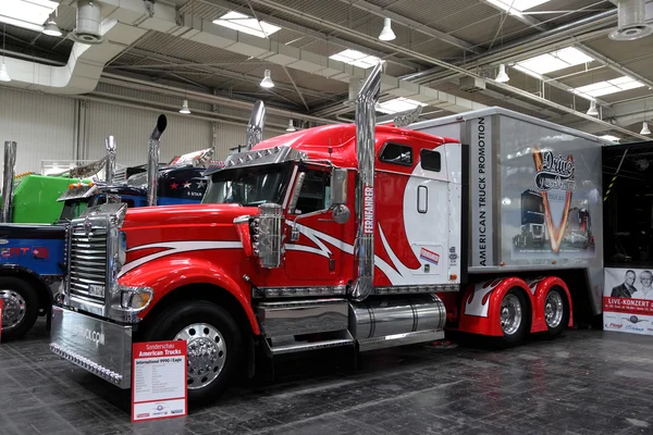 Amerikanischer internationaler 9990i Adler Show Truck — Stockfoto