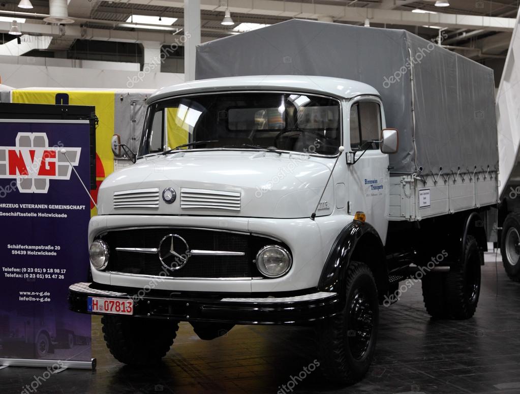 Mercedes Benz 1113 truck from 1965 — Stock Photo
