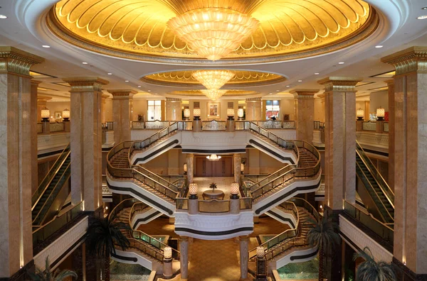 Interior of the Emirates Palace in Abu Dhabi, United Arab Emirates — Stock Photo, Image