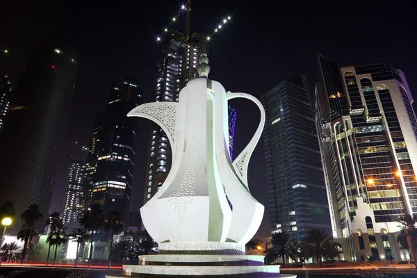 ドーハ、カタールの中東のアラビア コーヒー ポットの記念碑 — ストック写真