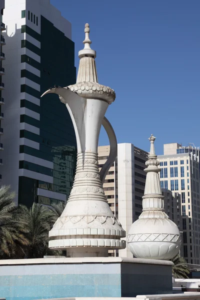 Arabische koffie pot monument in abu dhabi, Verenigde Arabische Emiraten — Stockfoto