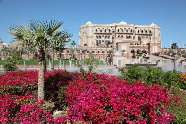 O Emirates Palace em Abu Dhabi, Emirados Árabes Unidos — Fotografia de Stock