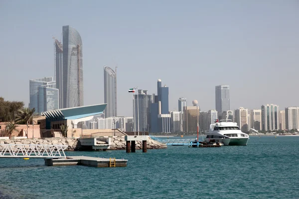 Skyline von abu dhabi, vereinigte arabische Emirate — Stockfoto