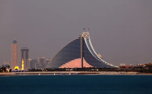 Jemeirah beach hotel v Dubaji, Spojené arabské emiráty — Stock fotografie