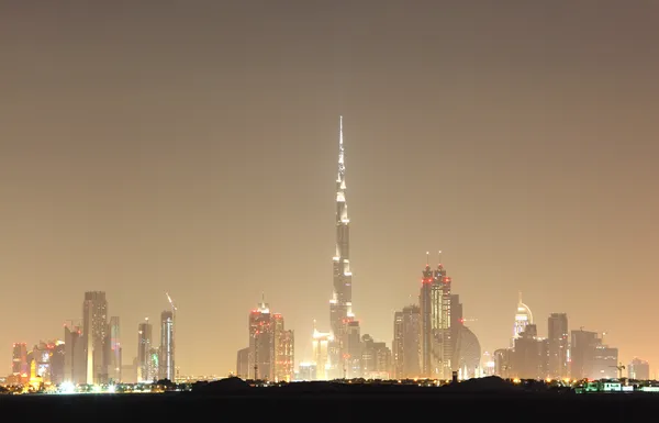 Dubais stadssilhuett på natten, Förenade Arabemiraten — Stockfoto