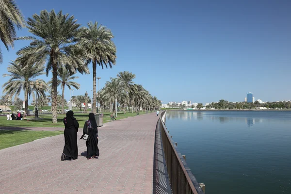 Paseo marítimo en Sharjah, Emiratos Árabes Unidos — Foto de Stock