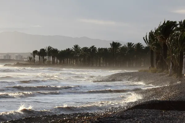 Egy viharos napon esik La Azohia strandtól. Vidék-Murcia, Spanyolország — Stock Fotó