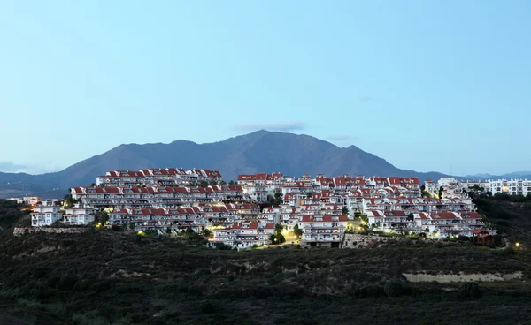 Edifícios residenciais na Costa del Sol, na Andaluzia, Sul de Espanha — Fotografia de Stock