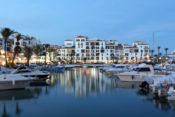 Marina à La Duquesa au crépuscule, Andalousie Espagne — Photo