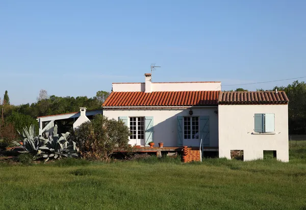 Domek wiejski w regionie Langwedocja roussillon, we Francji — Zdjęcie stockowe