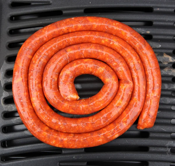 Saucisse de chorizo espagnole sur le barbecue — Photo
