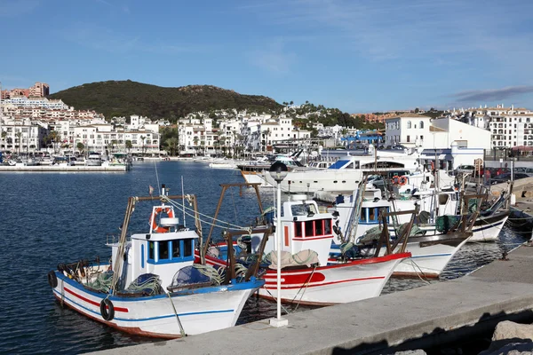 Barcos de pesca em La Duquesa, Costa del Sol, Andaluzia Espanha — Fotografia de Stock