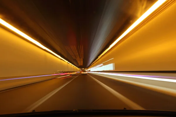 Bir tünelden gece sürüş — Stok fotoğraf