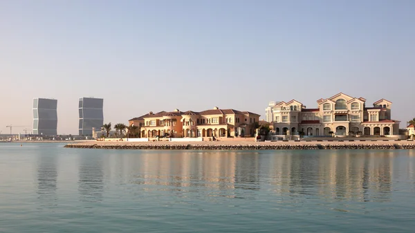 Waterside villas at The Pearl in Doha, Qatar, Middle East — Stock Photo, Image