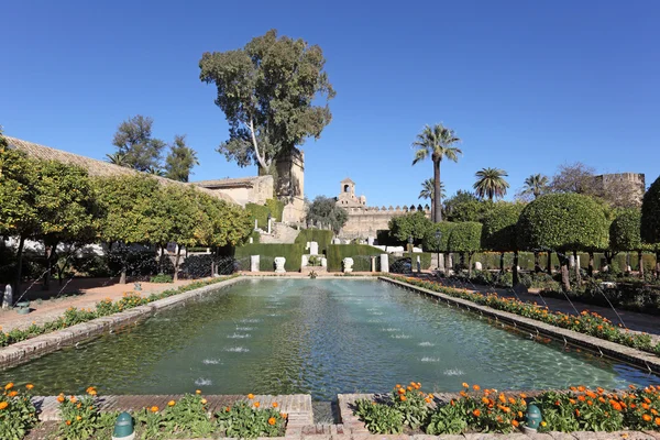 Zahrady v alcazar křesťanských panovníků v cordoba, Španělsko Andalusie — Stock fotografie