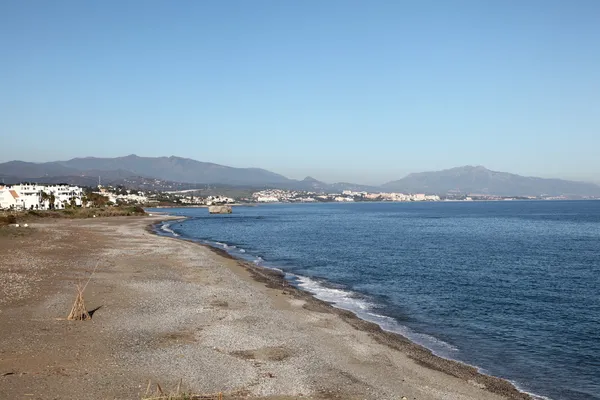 Costa del sol beach in de buurt van estepona, Andalusië, Spanje — Stockfoto