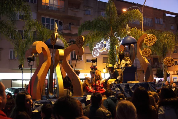Το μαγικό Καρναβάλι τρεις βασιλείς στο 5η Ιανουαρίου 2013 σε estepona, Ανδαλουσία, Ισπανία — Φωτογραφία Αρχείου