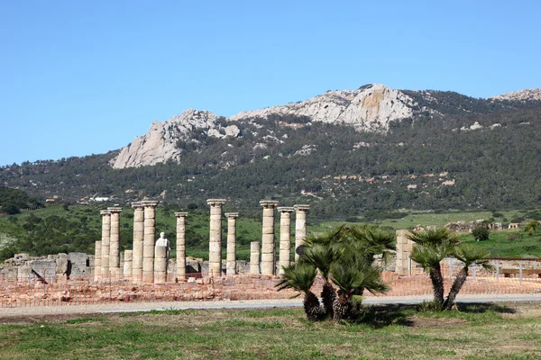 Ruinas romanas Baleo Claudia cerca del pueblo Bolonia, Andalucía, sur de España — Foto de Stock