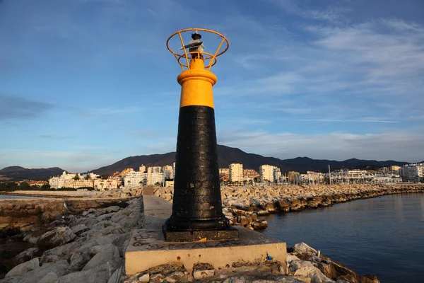 Lighthose v přístavu estepona, costa del sol, Andalusie, Španělsko — Stock fotografie