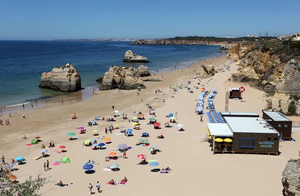 Η διάσημη παραλία του Αλγκάρβε - praia da rocha σε portimao, Πορτογαλία — Φωτογραφία Αρχείου