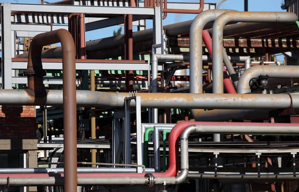 Tubos de refinaria na indústria petroquímica — Fotografia de Stock
