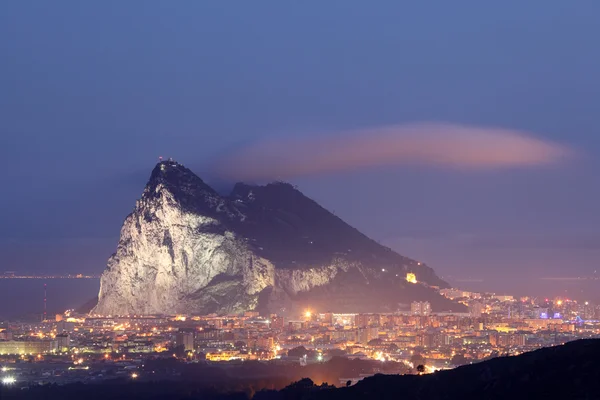 Klippa av gibraltar på natten — Stockfoto