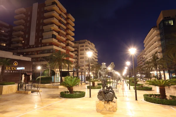 Plac w marbella w nocy. Andaluzja, Południowa Hiszpania — Zdjęcie stockowe