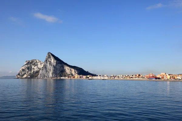 Skála Gibraltaru a la linea de la concepcion, Španělsko — Stock fotografie